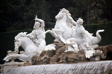 Schloss_Schönbrunn_Neptunbrunnen_05.JPG